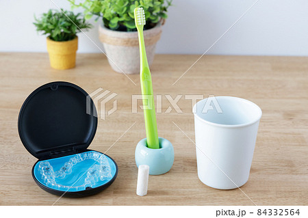 マウスピース矯正 84332564