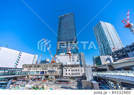 日本の東京都市景観　渋谷駅前で解体工事が進む東急東横店（画面左）などを望む（右は桜丘口再開発） 84332660