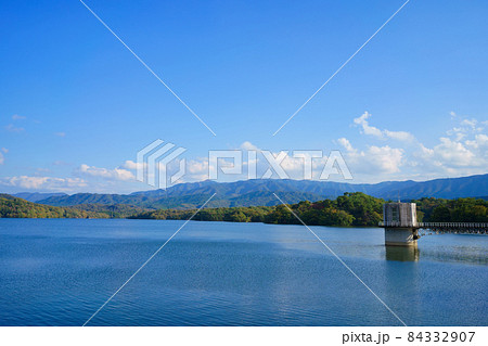 満濃池　秋　香川県まんのう町 84332907