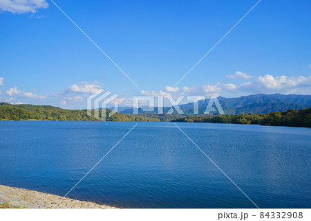 満濃池　秋　香川県まんのう町 84332908