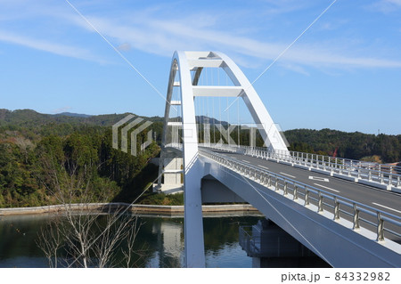 気仙沼大島側から撮影した「気仙沼大島大橋」　　宮城県気仙沼市 84332982
