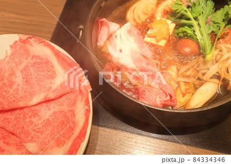 牛霜降り肉の関東風すき焼き 牛霜降り肉の関東風すき焼き 84334346