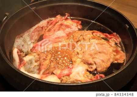 牛霜降り肉の関東風すき焼き 牛霜降り肉の関東風すき焼き 84334348