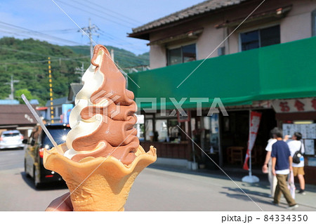 チョコレートミックスのソフトクリーム 84334350