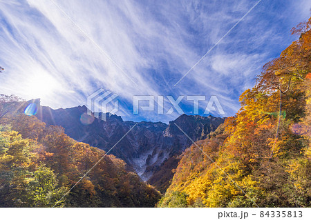（群馬県）谷川岳　一ノ倉沢の紅葉 84335813