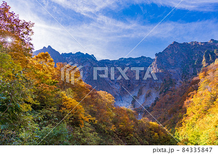 （群馬県）谷川岳　一ノ倉沢の紅葉 84335847
