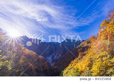 （群馬県）谷川岳　一ノ倉沢の紅葉 84335868