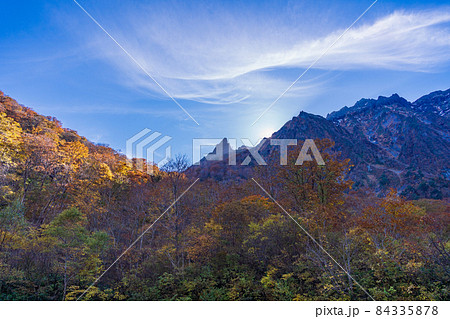 （群馬県）谷川岳　一ノ倉沢の紅葉 84335878
