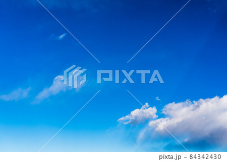 冬到来の空模様 北風の日 冬到来の空模様 北風の日 84342430