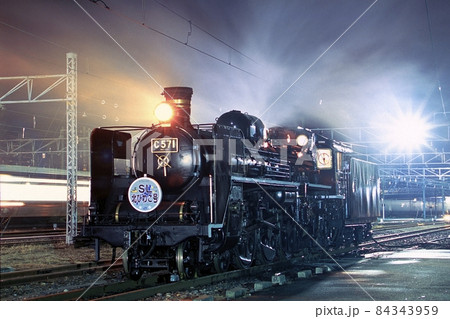 鉄道 蒸気機関車 SL jr 西日本 C571 C57 滋賀 米原 北びわこ 冬 夜の