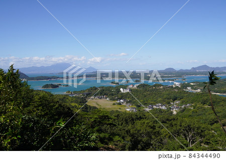 山の上から眺めた天草の町並み 山の上から眺めた天草の町並み 84344490