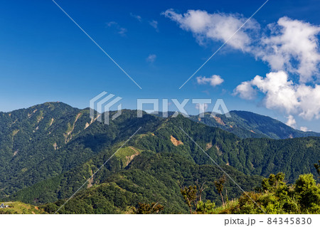 三ノ塔から見る夏の表尾根・塔ノ岳と丹沢山 84345830
