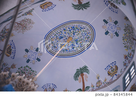 イスラエル北部ガリラヤ湖北のユダヤ教聖地ツファット オールドシティのシナゴーグ 84345844