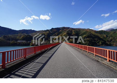 群馬県 勢多郡東村(現みどり市東町)にある草木湖の草木橋 群馬県 勢多郡東村(現みどり市東町)にある草木湖の草木橋 84347530