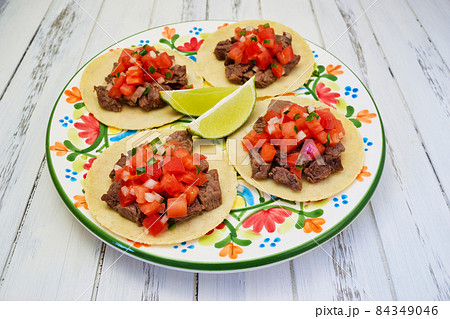 メキシコ料理の美味しいタコス メキシコ料理の美味しいタコス 84349046