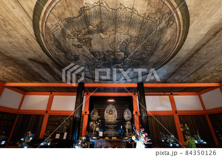 清水寺経堂の釈迦三尊像と円龍 84350126