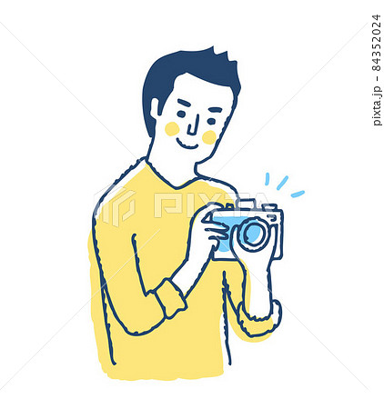 カメラを持っている笑顔の男性 84352024