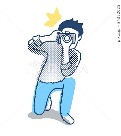 膝をついて写真撮影をしている男性 膝をついて写真撮影をしている男性 84352025