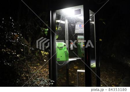 田舎に公衆電話 84353180