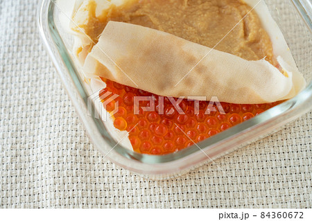 いくらの味噌漬け　調理　家庭 84360672