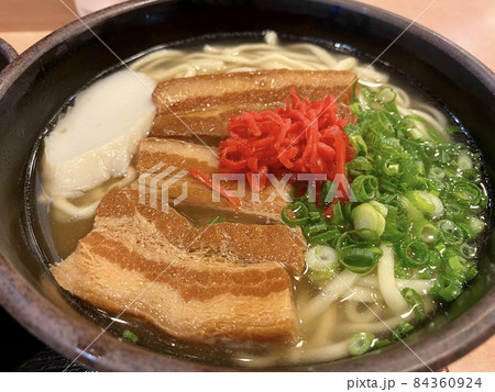 沖縄のソーキそば 84360924