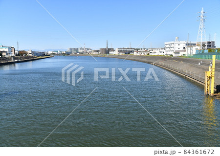 末吉橋／鶴見川より上流方向を望む(神奈川県横浜市)【2021.11】 84361672
