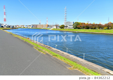 新鶴見橋/鶴見川付近より上流方向を望む(神奈川県横浜市)【2021.11】 新鶴見橋/鶴見川付近より上流方向を望む(神奈川県横浜市)【2021.11】 84362212