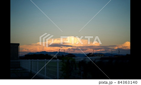ほっこりする夕日 84363140