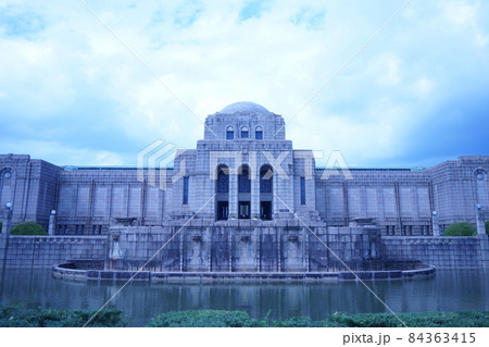 明治神宮外苑　明治天皇　大喪の礼が行われた聖徳記念絵画館（通称：絵画館） 84363415