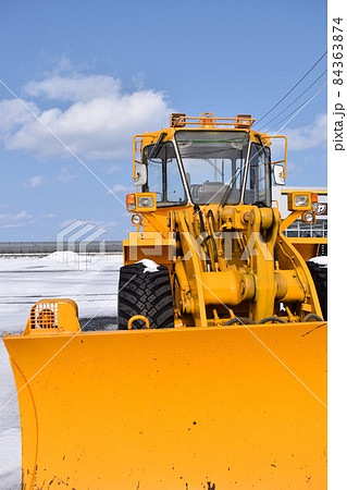 待機中の除雪車 84363874
