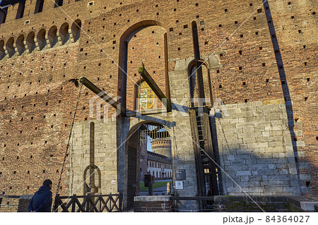 スフォルツェスコ城　イタリア　ミラノ 84364027