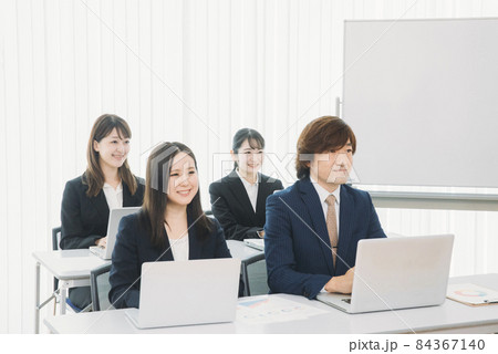 セミナー・説明会・勉強会（笑顔） 84367140