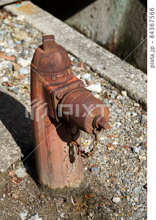錆びた古い消火栓 84367566
