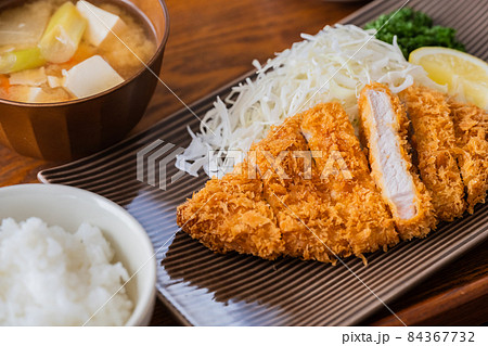 豚カツ 定食イメージ クローズアップ素材 84367732
