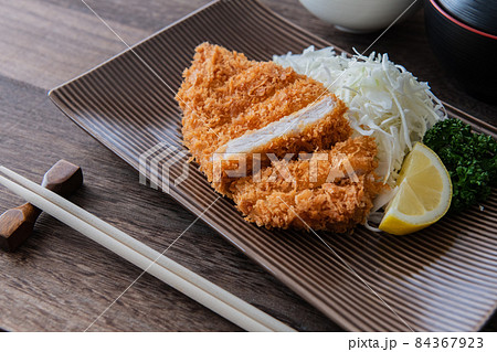 ロース 豚カツ 定食イメージ クローズアップ素材 ロース 豚カツ 定食イメージ クローズアップ素材 84367923
