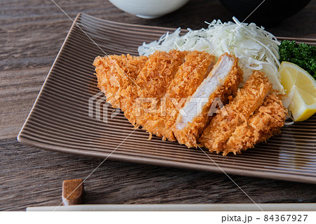 ロース 豚カツ 定食イメージ クローズアップ素材 ロース 豚カツ 定食イメージ クローズアップ素材 84367927