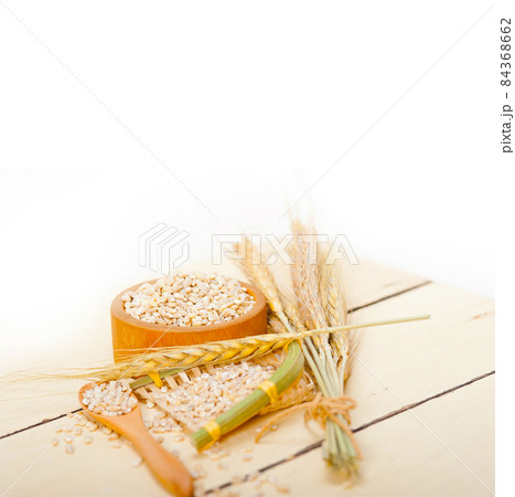 organic barley grains organic barley grains 84368662