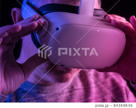 Man wearing a virtual reality headset 84369636