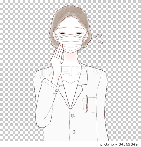 不織布マスクを着用している中年の女性医師　困った表情 84369849