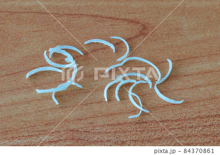 Cut the human nail. Cut the human nail. 84370861