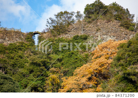 天念寺耶馬の無明橋と紅葉 84371200