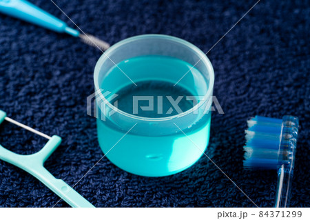 男性の口臭予防のイメージ 男性の口臭予防のイメージ 84371299