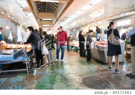 【大阪府】11月・魚市場の風景《アウトフォーカス》 84372561