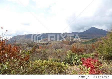鬼女台からの大山周辺の紅葉 鬼女台からの大山周辺の紅葉 84374297