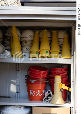 防災用品が入れてある町内会の倉庫 防災用品が入れてある町内会の倉庫 84375211
