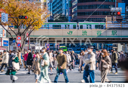 日本の東京都市景観 11月・世界を震撼させるワクチン耐性スーパー新変異株。渋谷は脅威の人流=28日 日本の東京都市景観 11月・世界を震撼させるワクチン耐性スーパー新変異株。渋谷は脅威の人流=28日 84375923