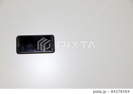 割れたスマホの画面 割れたスマホの画面 84376564