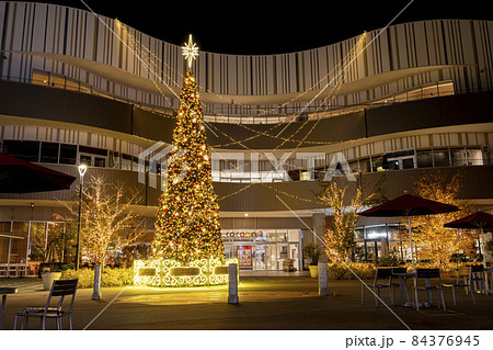 さいたま新都心 コクーンシティのイルミネーション けやき広場のクリスマスツリー さいたま新都心 コクーンシティのイルミネーション けやき広場のクリスマスツリー 84376945