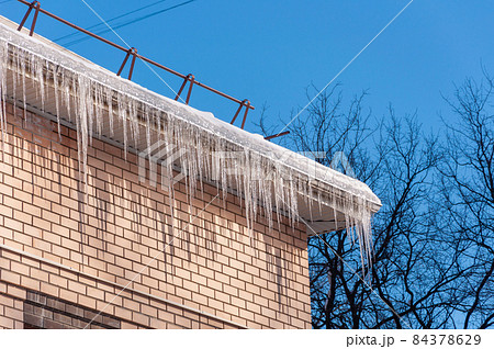 Roof Of The House With Snow And Icicles Overhanging Roof Of The House With Snow And Icicles Overhanging 84378629