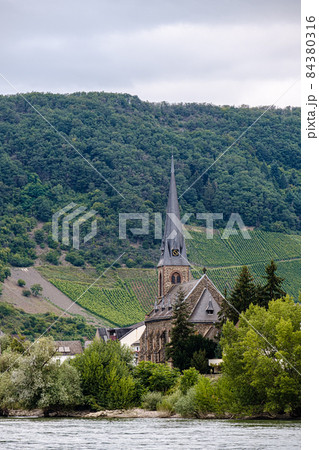 View of St. Margaretha Kirche located in Filsen 84380316